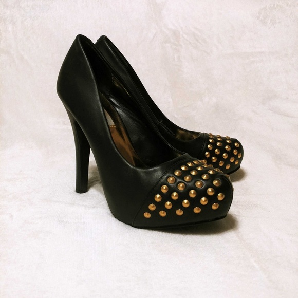 ๐ Olsenboye Black Stilettos w/ Gold Studs ๐ - Picture 2 of 6